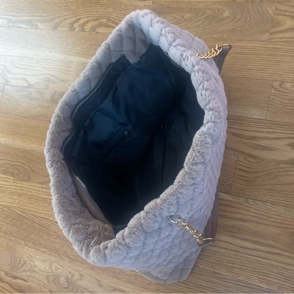 Winter Faux Fur Large Shoulder Handbag - Picture 2 of 5